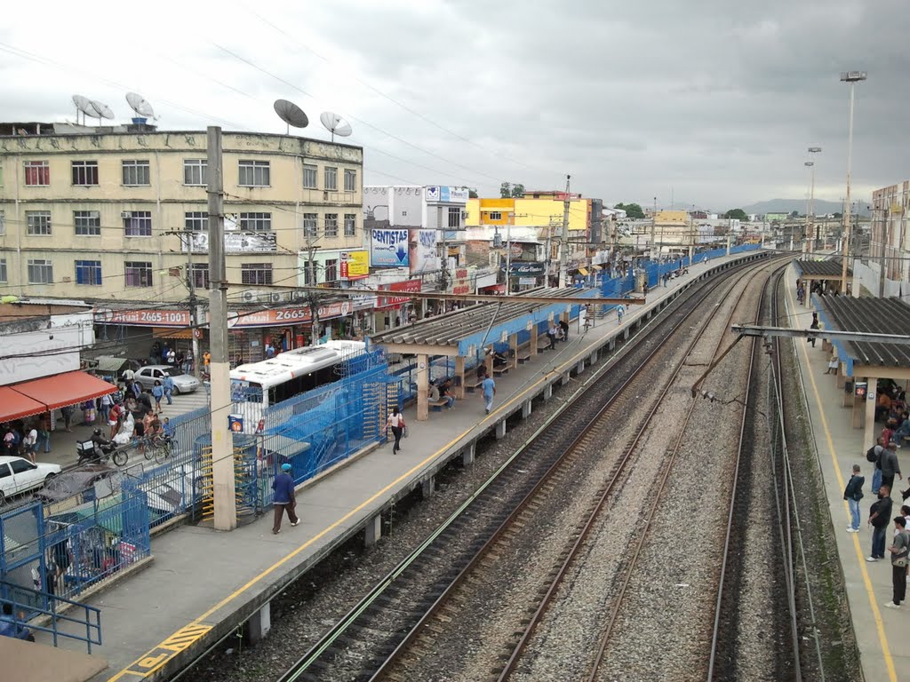 Estação de Queimados: inaugurada em 1858, ainda carece de estrutura para conforto dos passageiros. Foto: reprodução/Mapio