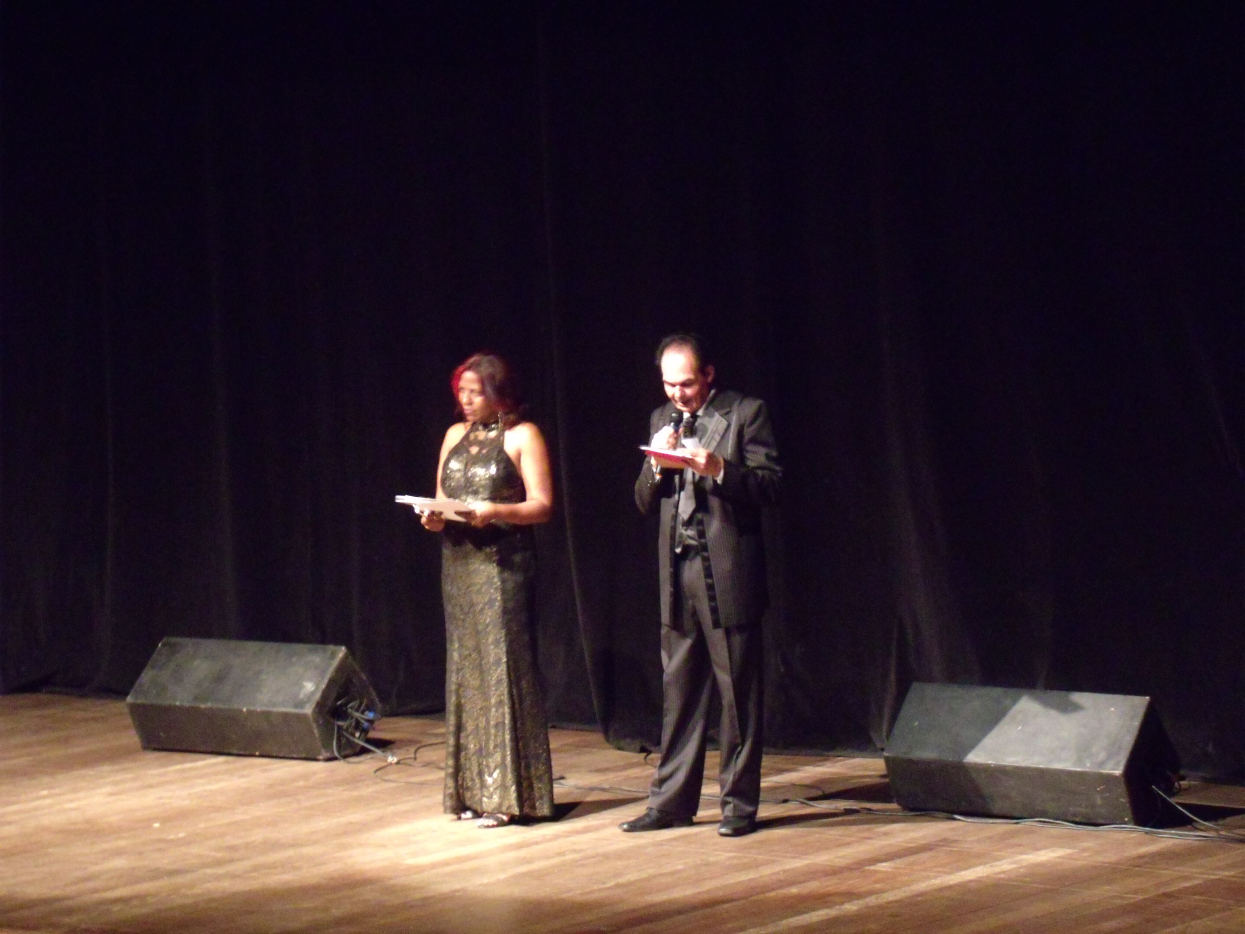 Anna Carvalho e Rafael Diamante organizaram a premiação pela terceira vez. Foto: Douglas Mota/BaixadaZine