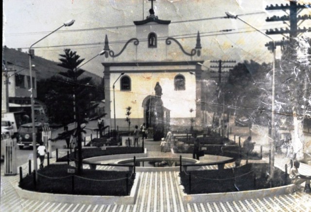 Fachada da Igreja de Nossa Senhora da Conceição nos anos 1970, no coração da cidade. Foto: reprodução